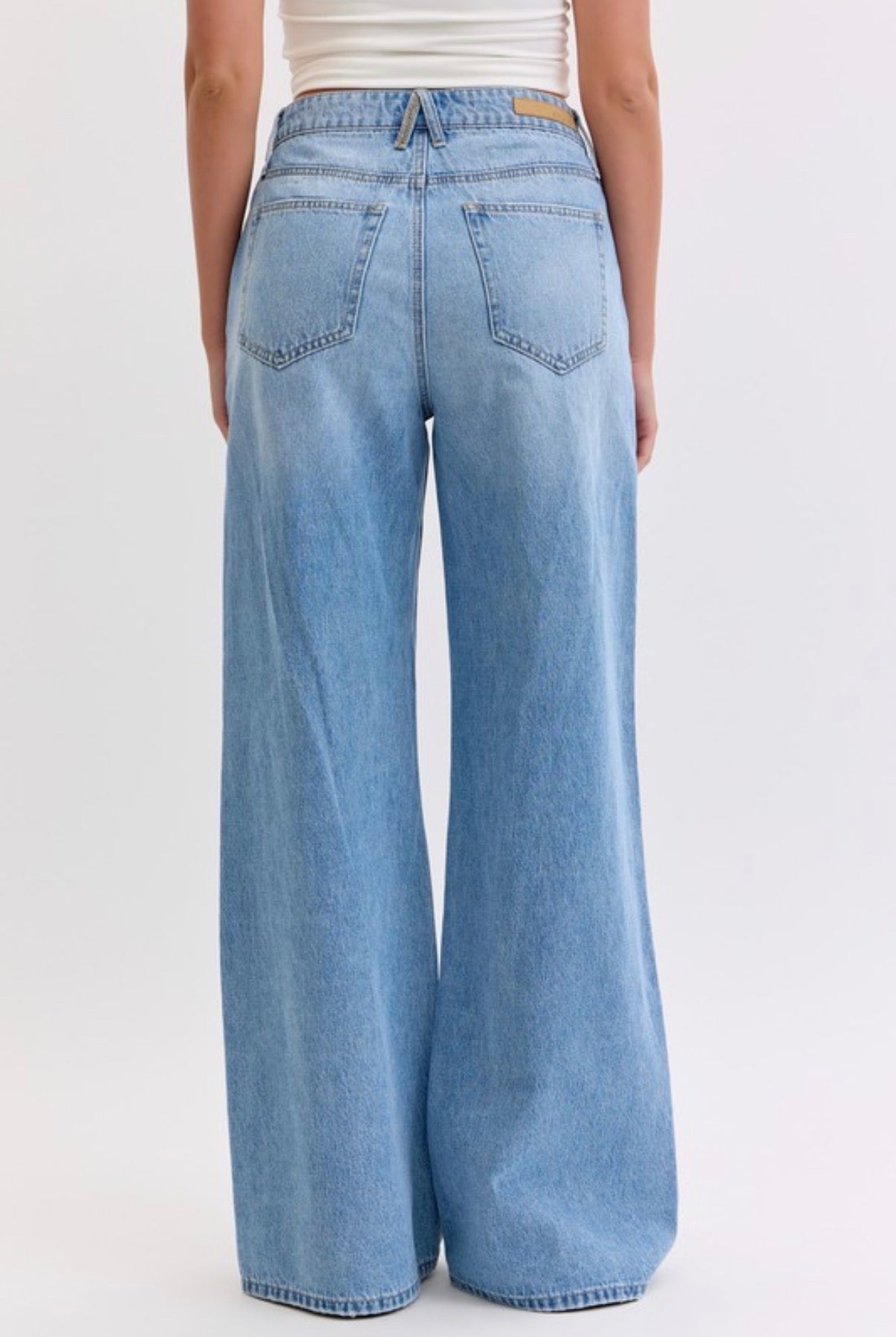 Light Wide Leg Jeans