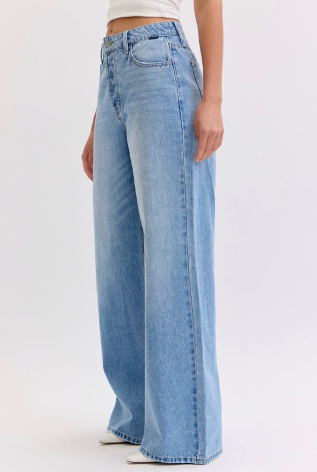 Light Wide Leg Jeans